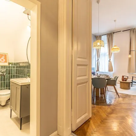 Designer 2 Bedroom Flat Budapest