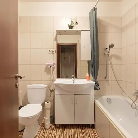 Private Office Near Keleti Apartment *