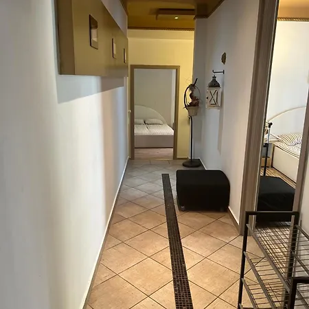 Mechwart Groves Speciality Apartment *