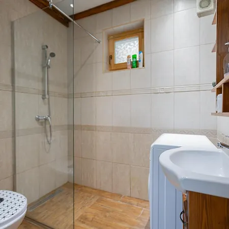 Apartment Cosy Flat With Balcony