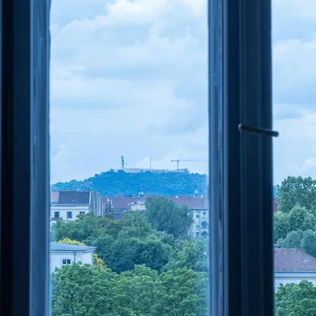 F14 Apartment *