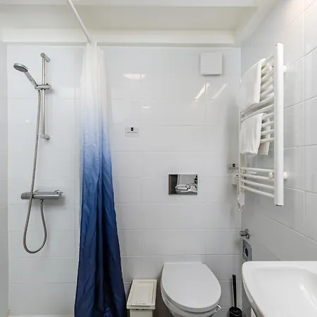 Writer's Place - Downtown Opera Apartment *