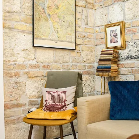 Apartment Writer's Place - Downtown Opera *