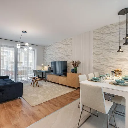 3 Bedroom W Garage And Balcony *