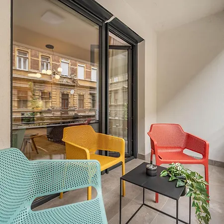 3 Bedroom W Garage And Balcony Apartment Budapest