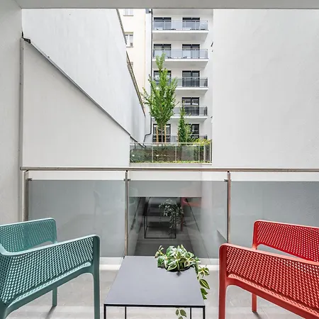 3 Bedroom W Garage And Balcony Apartment Budapest