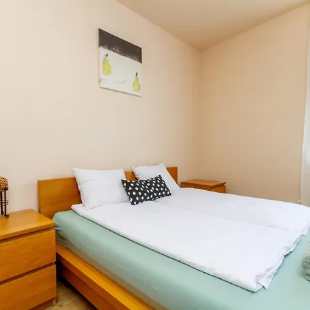 Modern Comfort In Jozsef Street By Nw Apartment *