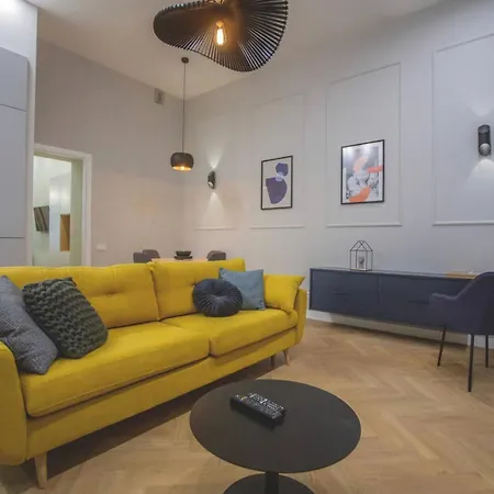 Apartment At The Castle *