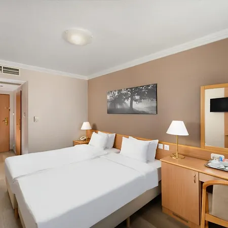 Danubius Arena Hotell 4*