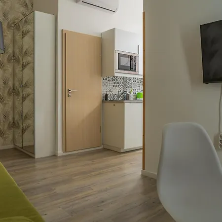 Glam Downtown Apartment