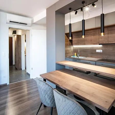 Free Parking Rooftop 4ppl Apartment *