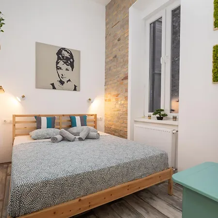Vintage Loft - Free Private Parking - Metro - Tram - Ac Apartment Budapest