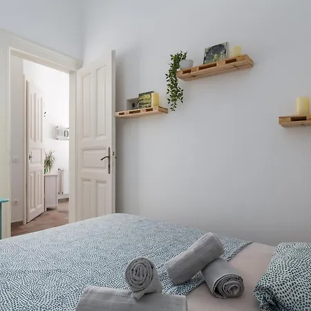 Vintage Loft - Free Private Parking - Metro - Tram - Ac