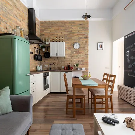 Vintage Loft - Free Private Parking - Metro - Tram - Ac Apartment