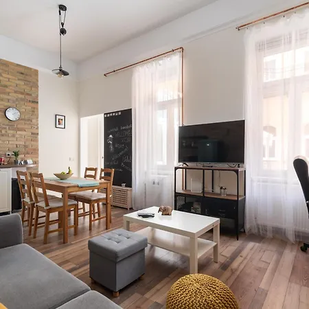 Vintage Loft - Free Private Parking - Metro - Tram - Ac Apartment *