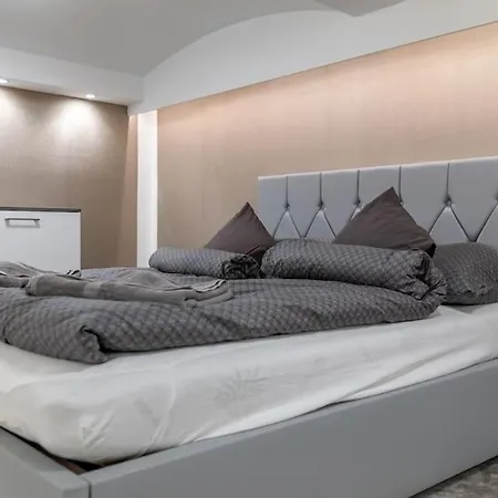 Apartment Larina *