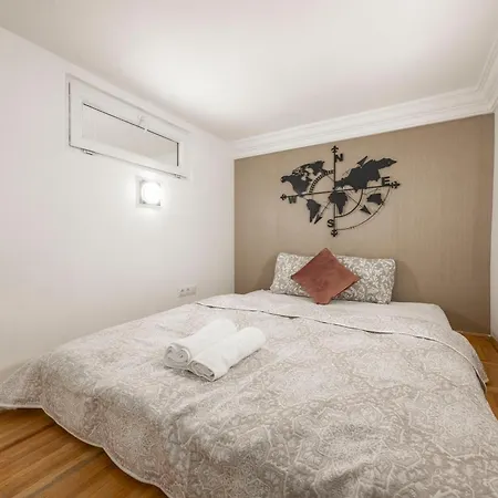 Classy Quentin Dream In The Heart Of Apartment *