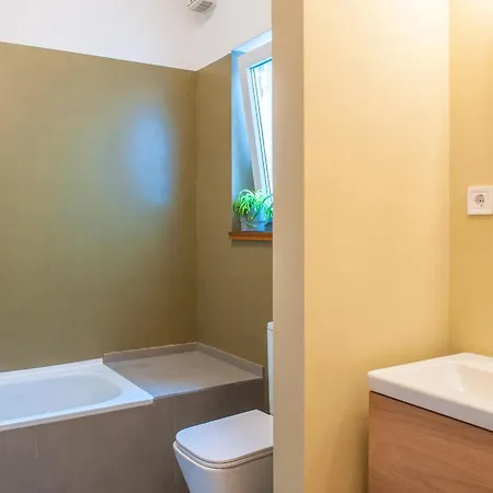 Spacious 2 Story Loft W Balcony Near Opera, Andrassy Apartment Budapest