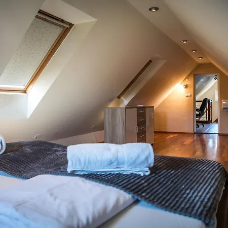 D12 Apartment *