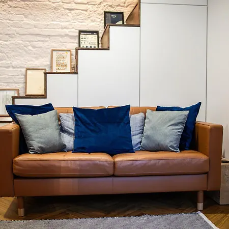 Aviator Loft - Downtown Opera Apartment *