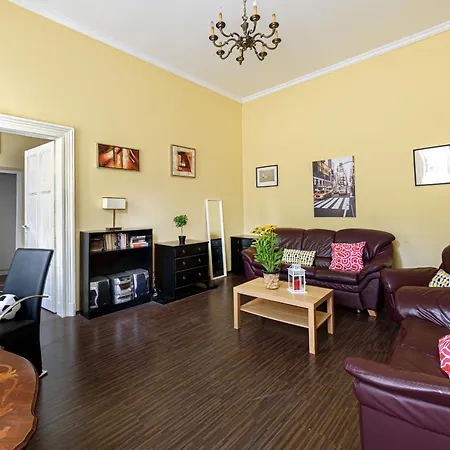 Soho Street Private 6 Persons Apartment