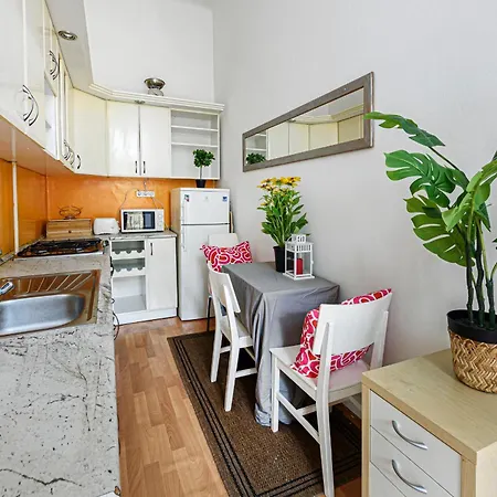 Soho Street Private 6 Persons Apartment