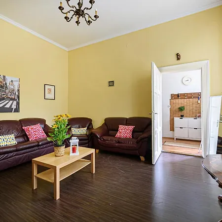 Soho Street Private 6 Persons Apartment