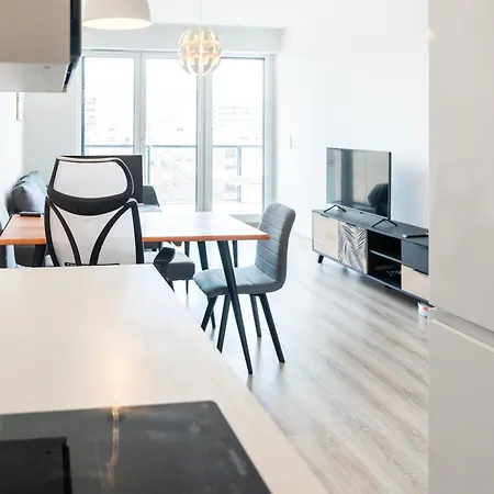 Waterfront Buda Hills Views&free Parking Apartment Budapest