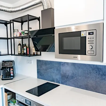 Waterfront Buda Hills Views&free Parking Apartment