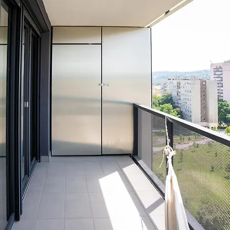 Waterfront Buda Hills Views&free Parking Budapest