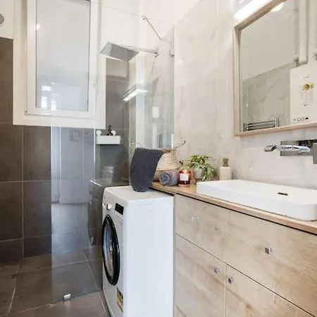 Apartment Dream In Budapest-steps To Budaeye &fashionst