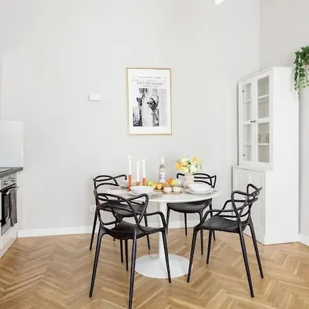 Dream In Budapest-steps To Budaeye &fashionst Budapest