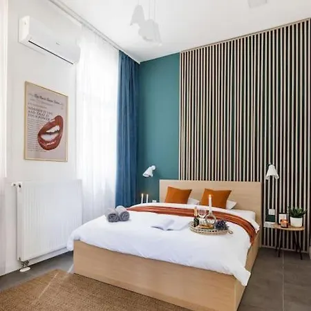 Apartment Dream In Budapest-steps To Budaeye &fashionst