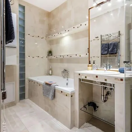 Relaxing Spacious Balcony Super Near Opera Apartment *