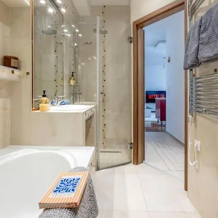 Relaxing Spacious Balcony Super Near Opera Apartment Budapest