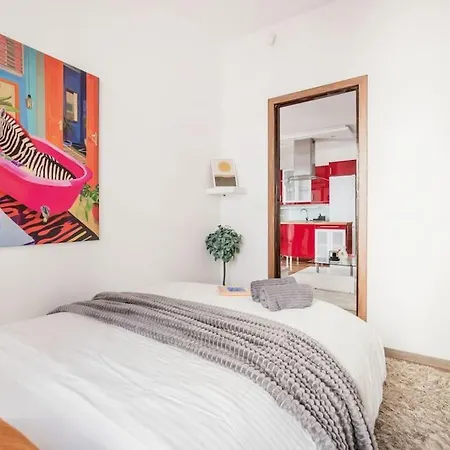 Relaxing Spacious Balcony Super Near Opera Apartment