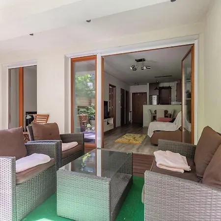 Charming With Quiet Garden In Downtown Appartement Boedapest