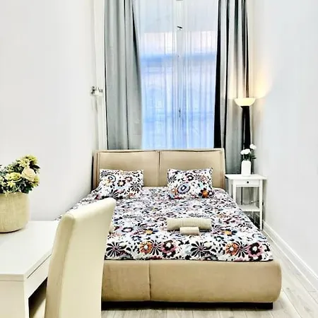 L3 Centre Stylish Flat Ac Apartment *