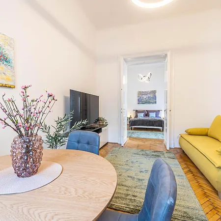 Apartment Above The Theater Budapest