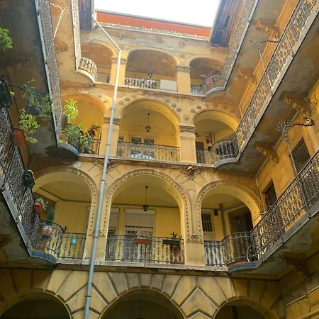 Small Cosy Near The Famous Westend Center Budapest