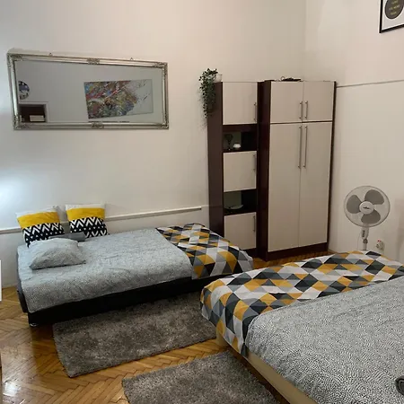 Small Cosy Near The Famous Westend Center Apartment
