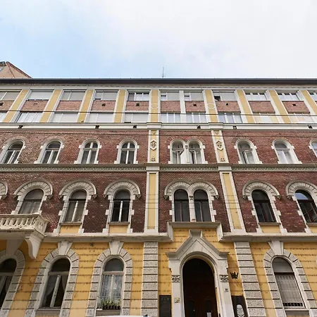 U Central Apartment