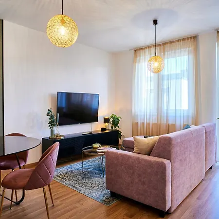 Golden Bard Apartment