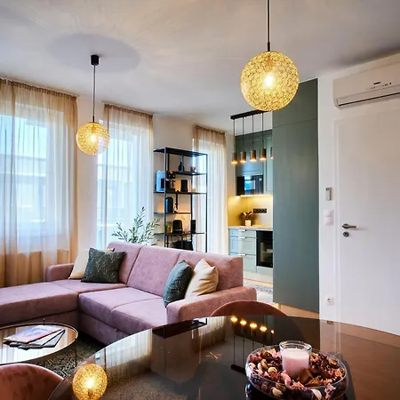 Golden Bard Apartment