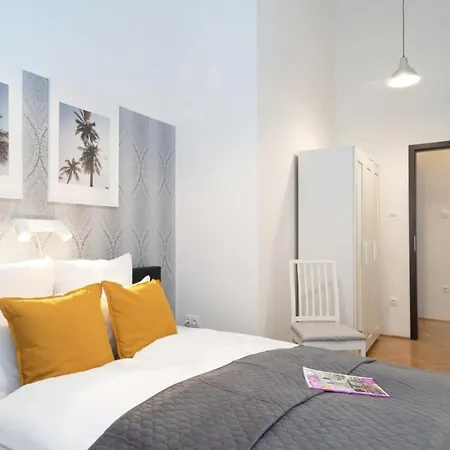 Ultra Large Stylish Apartment *