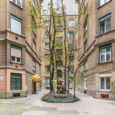 Simple * Budapest