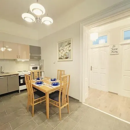 Apartman Y1 Central Station Central Flat