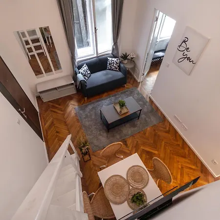 Apartment Vintage 2 Bedroom Apartment, Kai