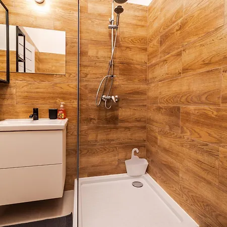 Vintage 2 Bedroom Apartment, Kai Apartment *