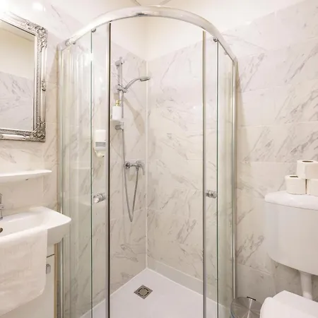 Exclusive Private In The Center Of Bp W 4bedrms, 4 Bathrms * Budapest